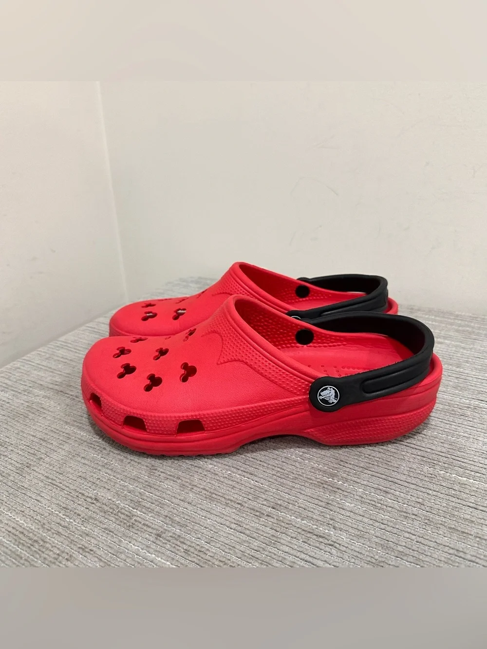 Crocs Classic Disney Mickey Mouse Clogs Red Black Strap Men 10-11 Women 12-14 XL